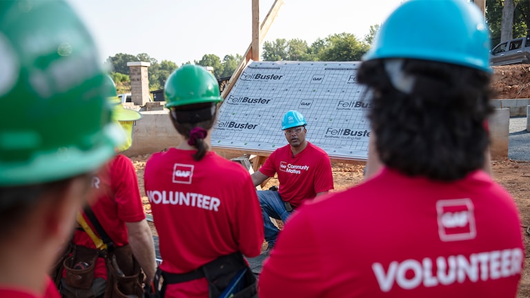 GAF roofing volunteers