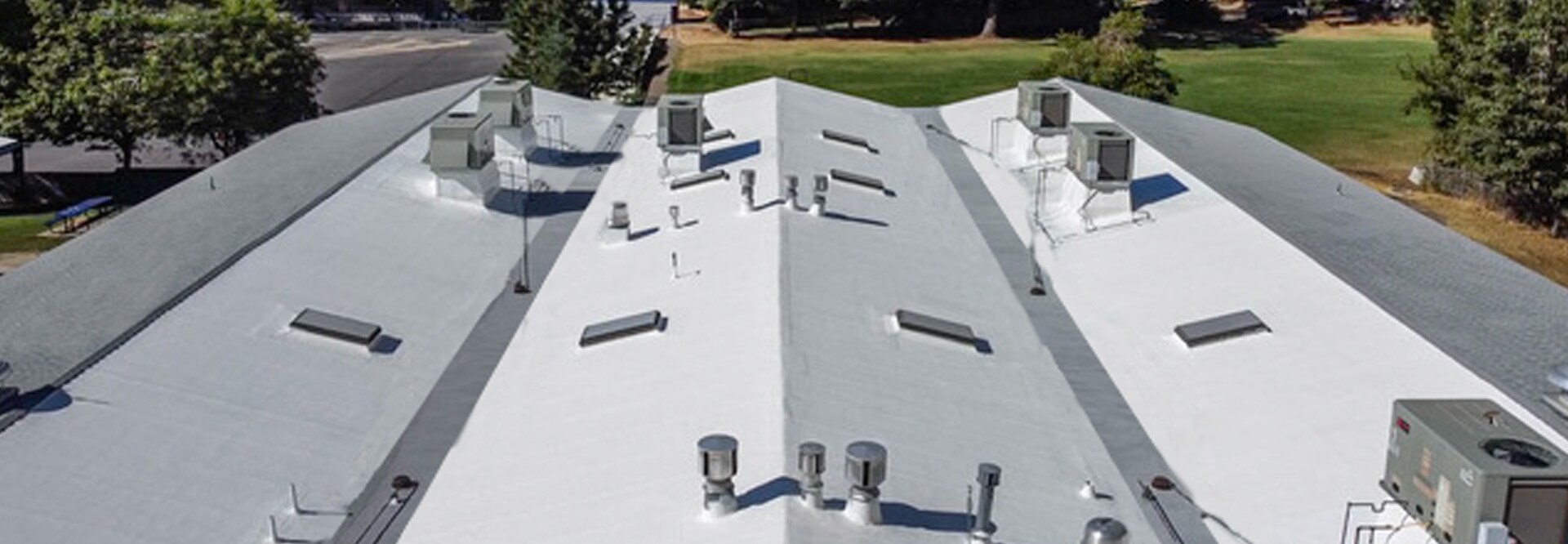The roof of the Twain Harte Elementary School in CA used four different GAF roofing solutions