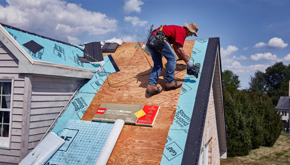 Roofer installing a GAF Fortified roof